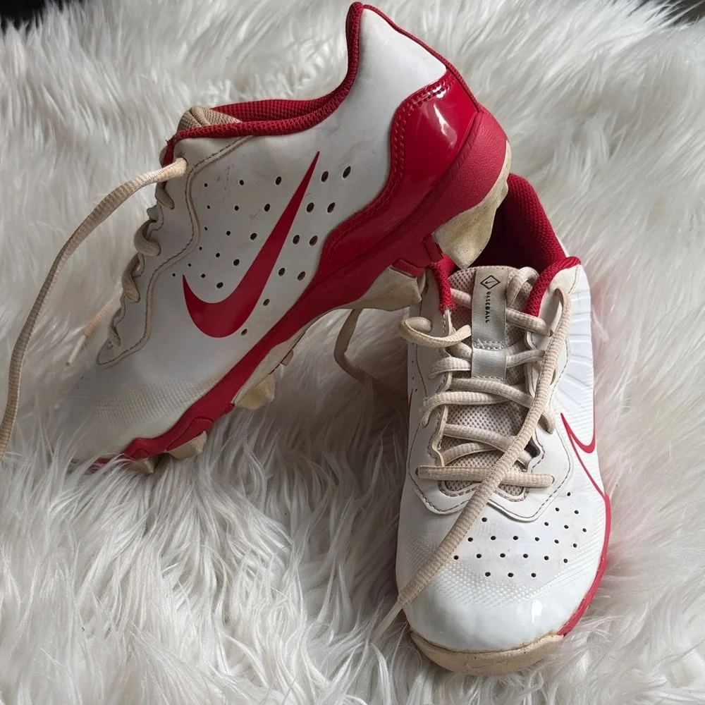 Nike Kids White and Red Baseball Cleats